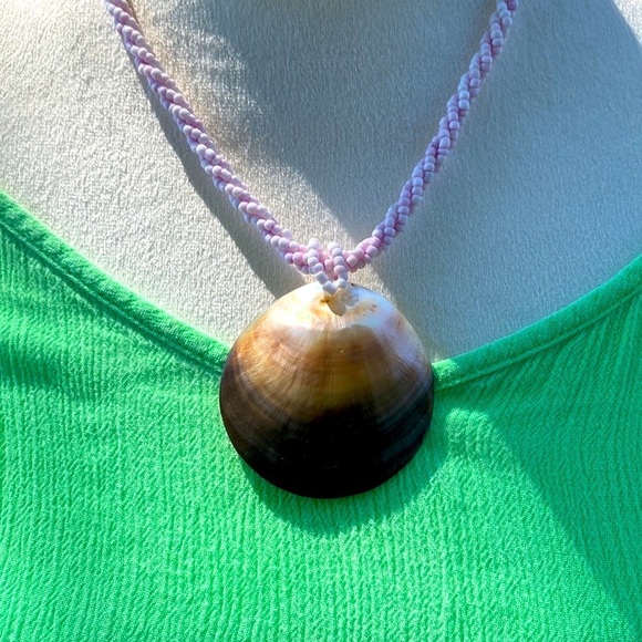 Shell Necklace - Picture 1 of 3